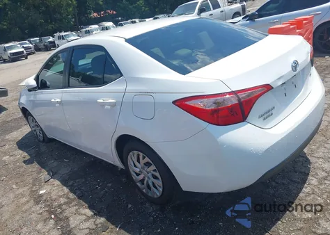 2018 Toyota Corolla Le z USA, uszkodzony, nr VIN 5YFBURHE5JP738790